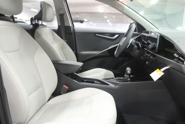 Vehicle image 22 of 44