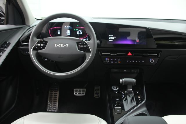 Vehicle image 16 of 44