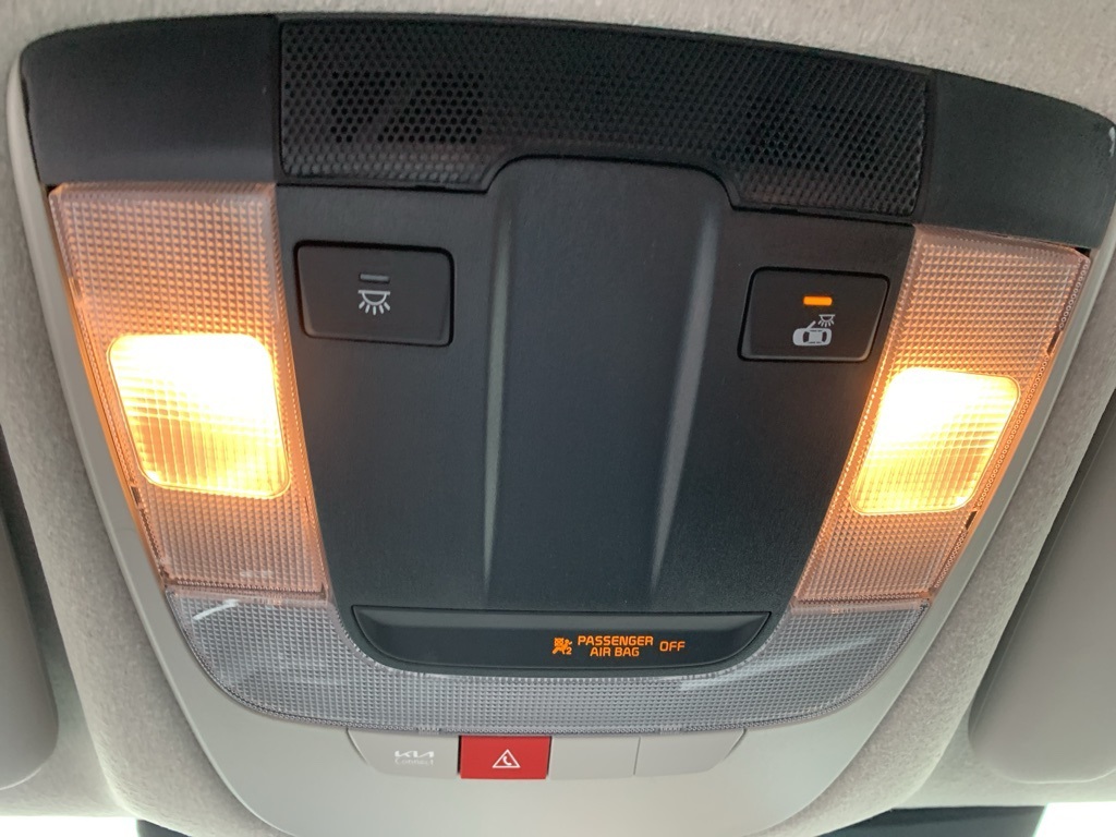 Vehicle image 16 of 32