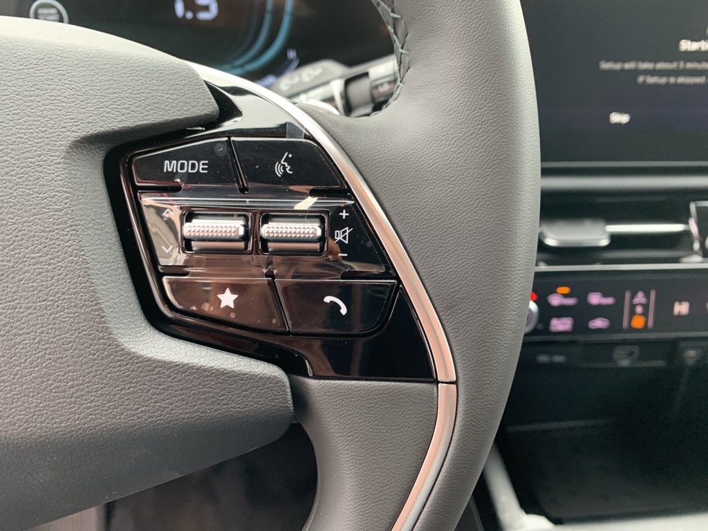 Vehicle image 19 of 32