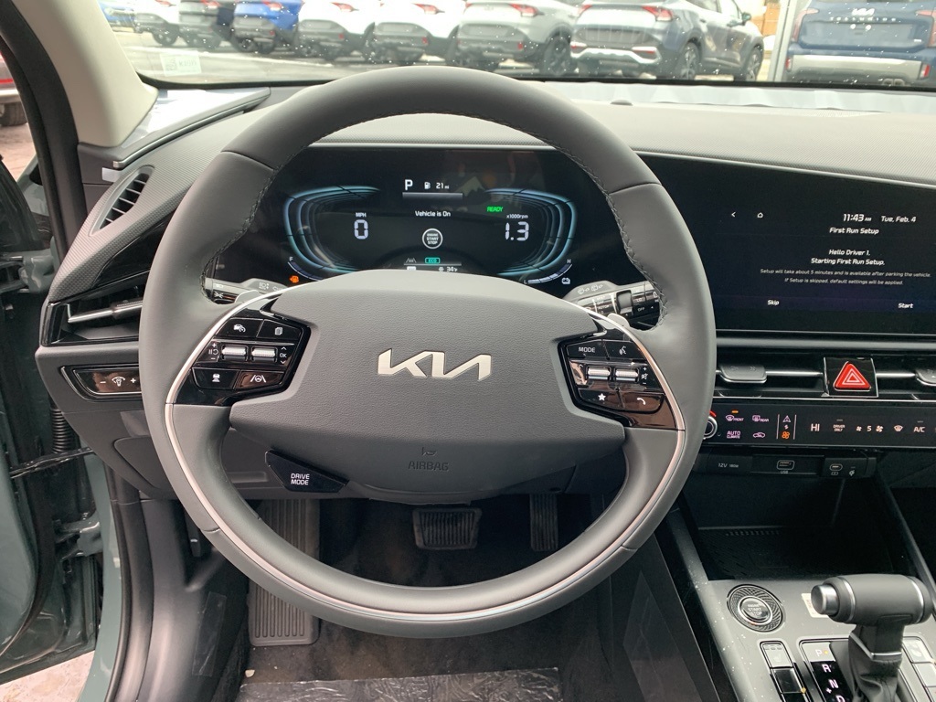 Vehicle image 17 of 32