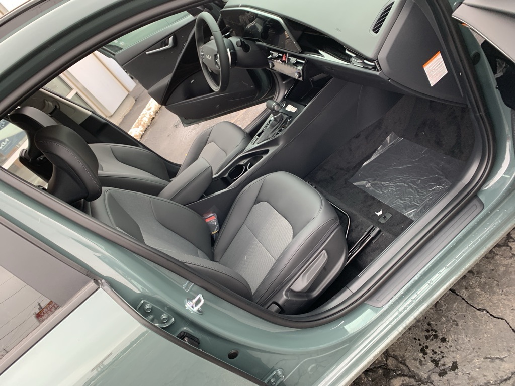 Vehicle image 22 of 32