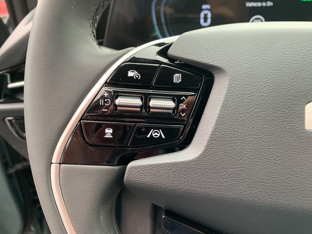 Vehicle image 18 of 32