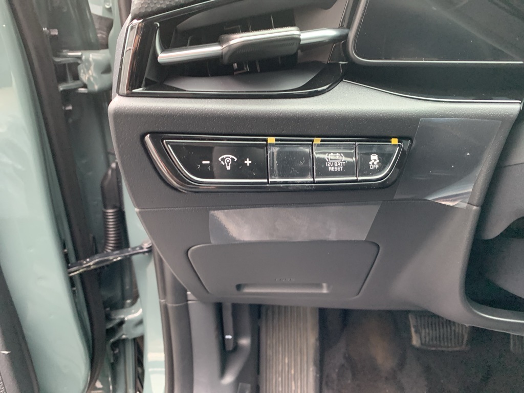Vehicle image 20 of 32