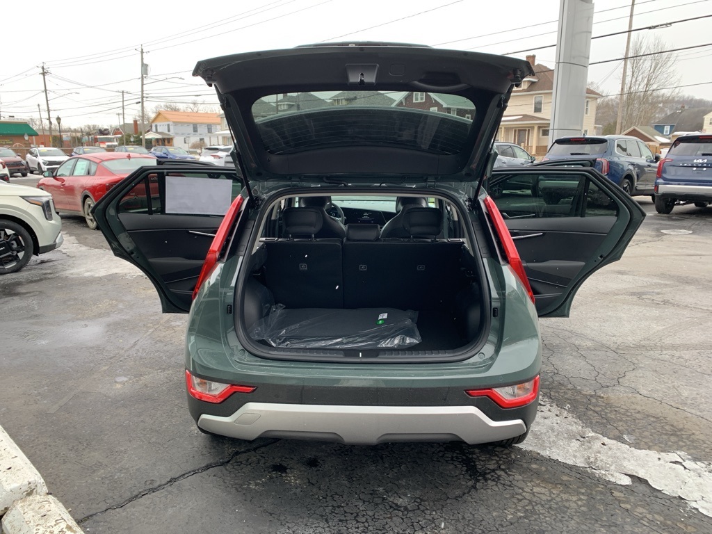 Vehicle image 26 of 32