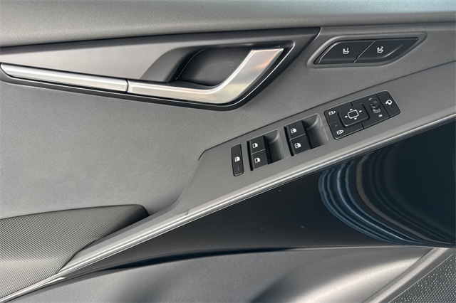 2025 Kia Niro SX Image 22 of 37