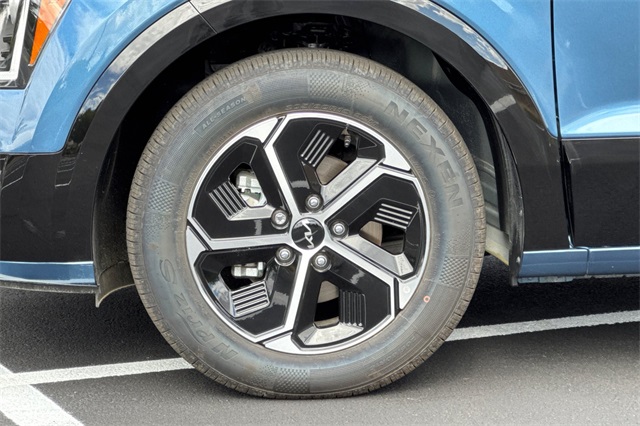 2025 Kia Niro SX Image 10 of 37