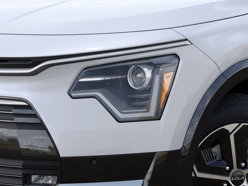 Vehicle image 11 of 27