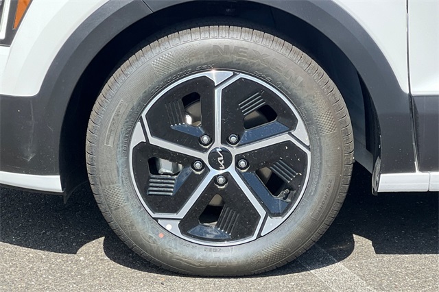 2025 Kia Niro EX Image 10 of 37