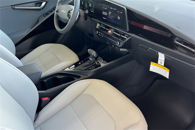 2025 Kia Niro EX Image 15 of 37