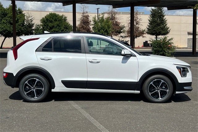2025 Kia Niro EX Image 5 of 37