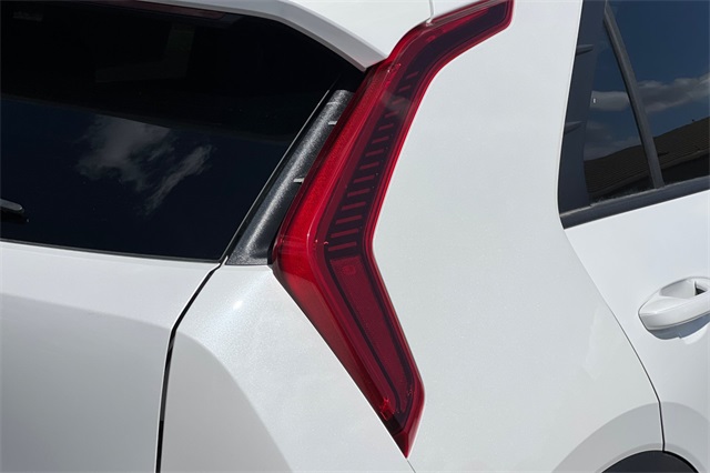 2025 Kia Niro EX Image 36 of 37