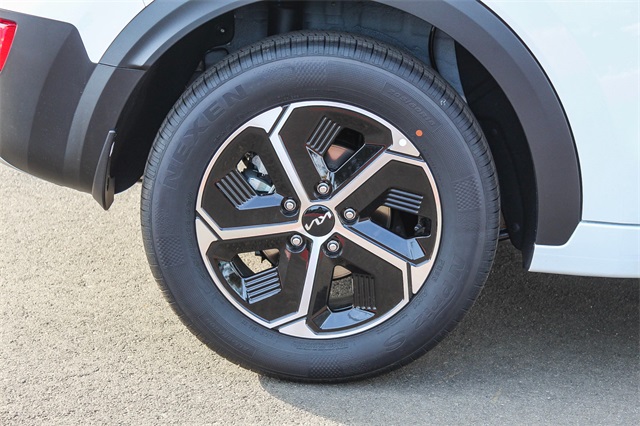 Vehicle image 10 of 26
