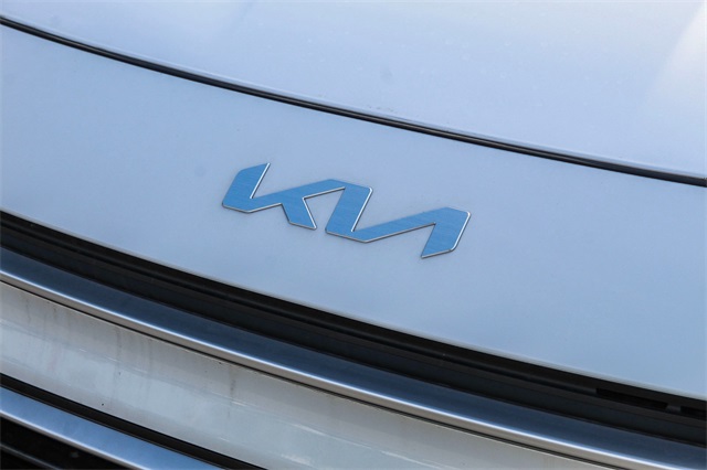 Vehicle image 25 of 26