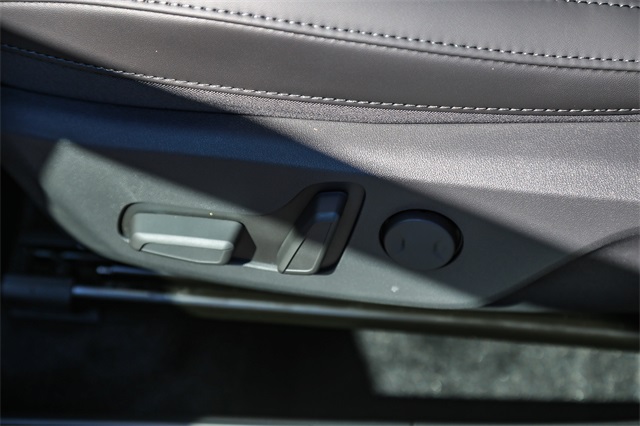Vehicle image 24 of 26