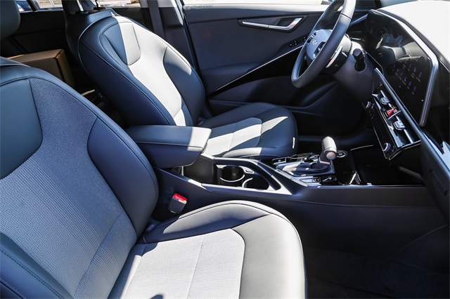 Vehicle image 14 of 26