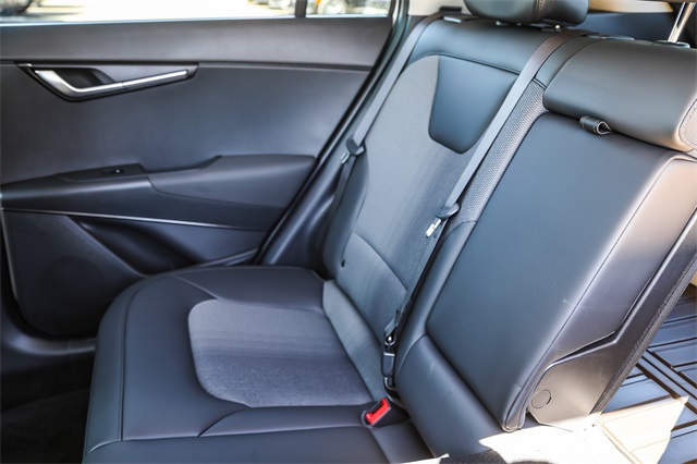 Vehicle image 13 of 26