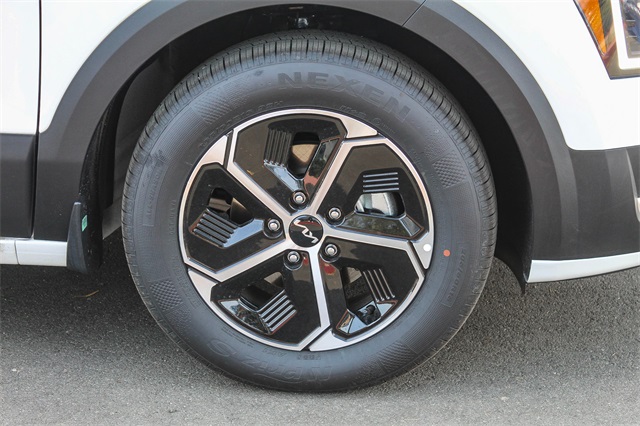 Vehicle image 9 of 26