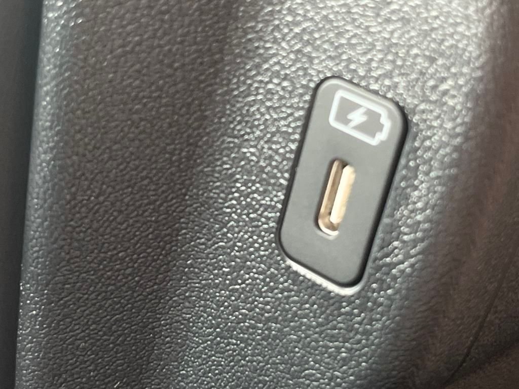 Vehicle image 33 of 35