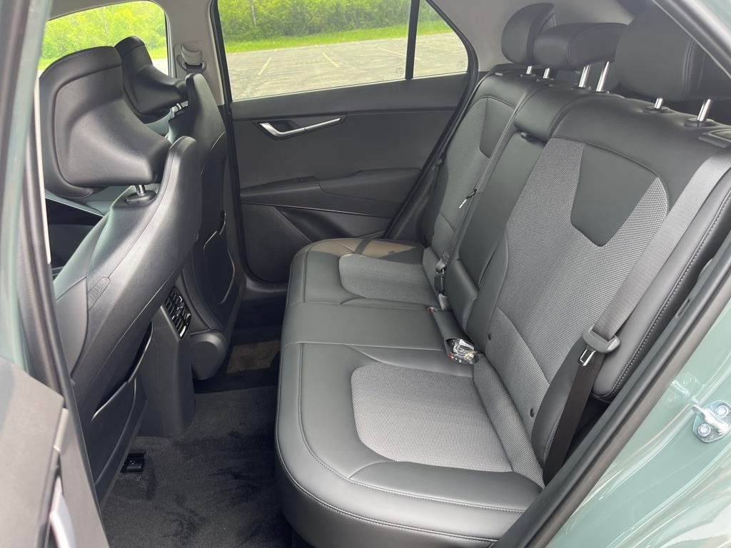 Vehicle image 14 of 35
