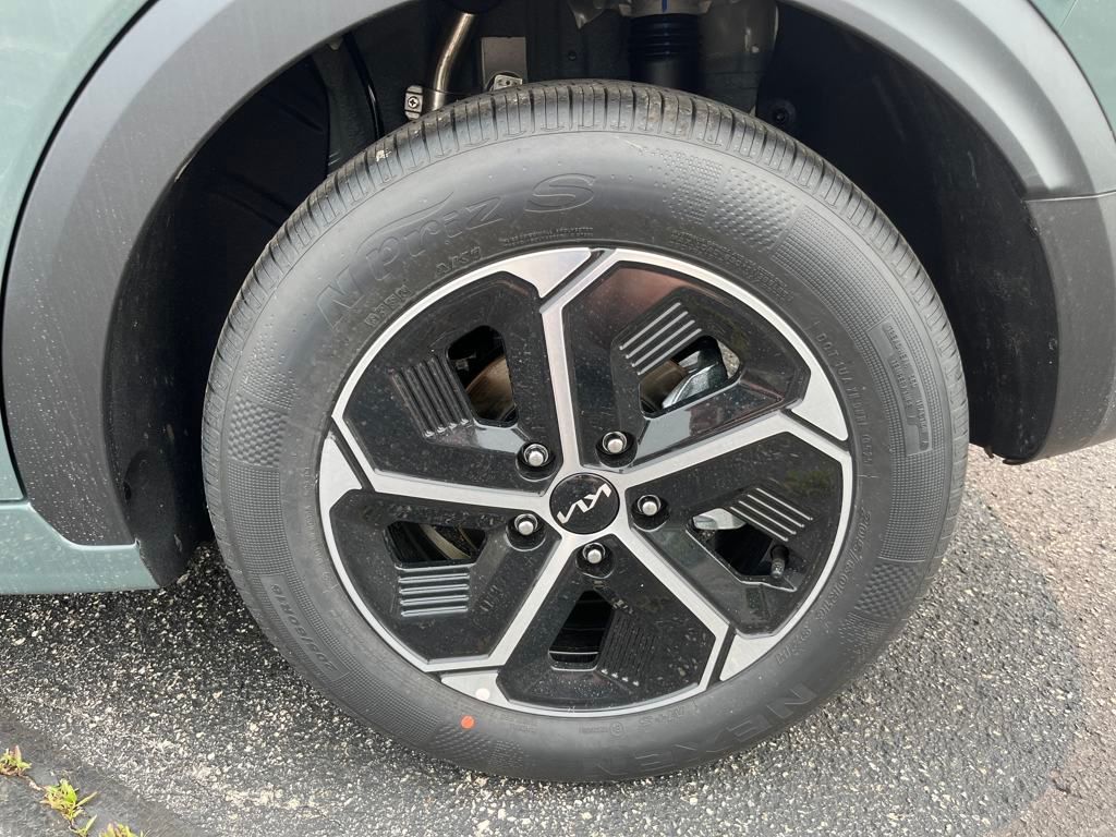 Vehicle image 10 of 35