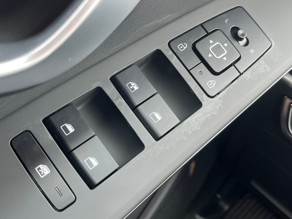 Vehicle image 18 of 35