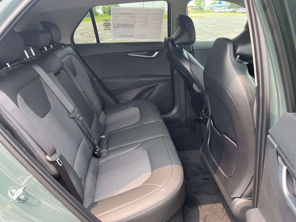 Vehicle image 16 of 35