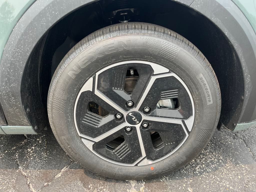 Vehicle image 11 of 35