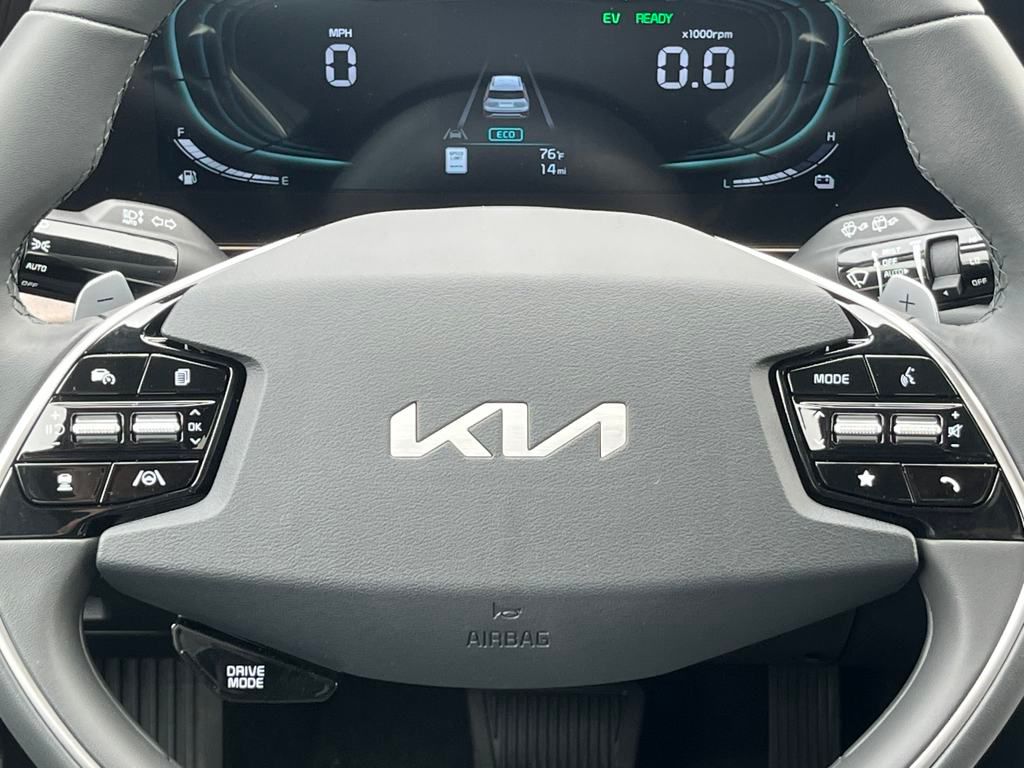 Vehicle image 21 of 35