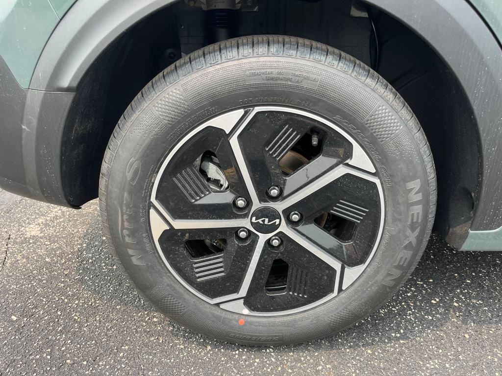 Vehicle image 12 of 35