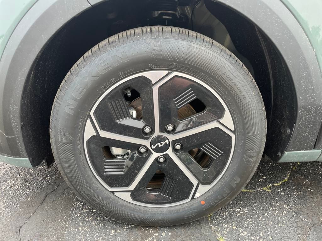 Vehicle image 9 of 35