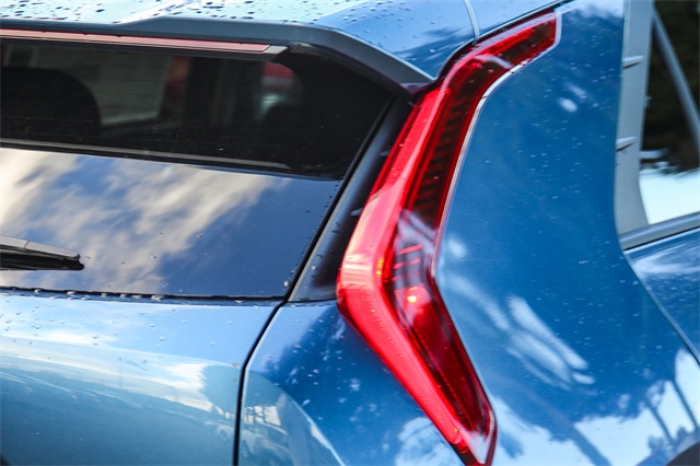 Vehicle image 10 of 25
