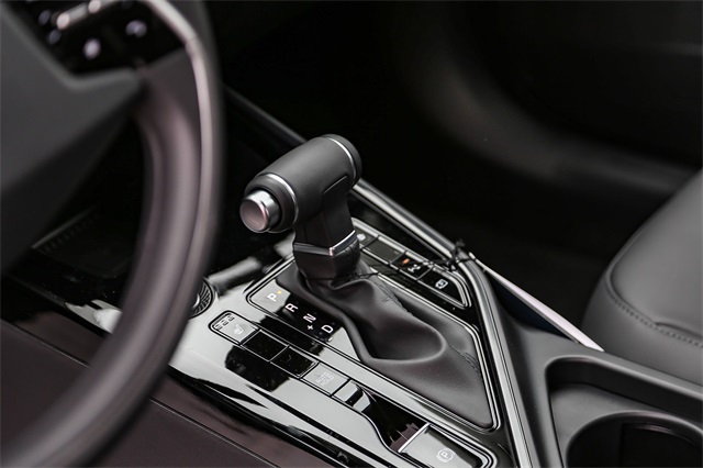 Vehicle image 18 of 25