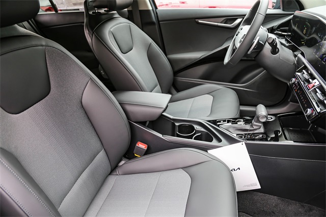Vehicle image 15 of 25