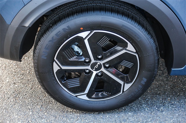Vehicle image 11 of 25