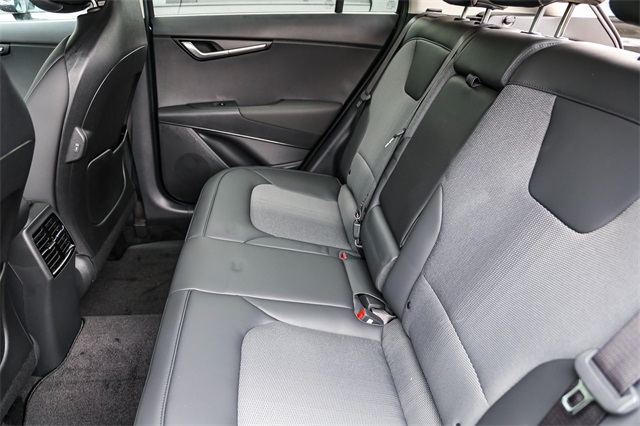 Vehicle image 17 of 25