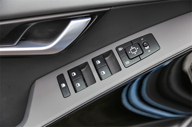 Vehicle image 20 of 25