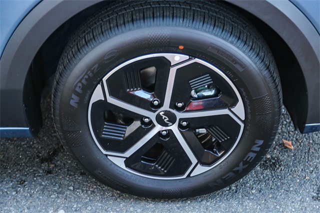 Vehicle image 12 of 25
