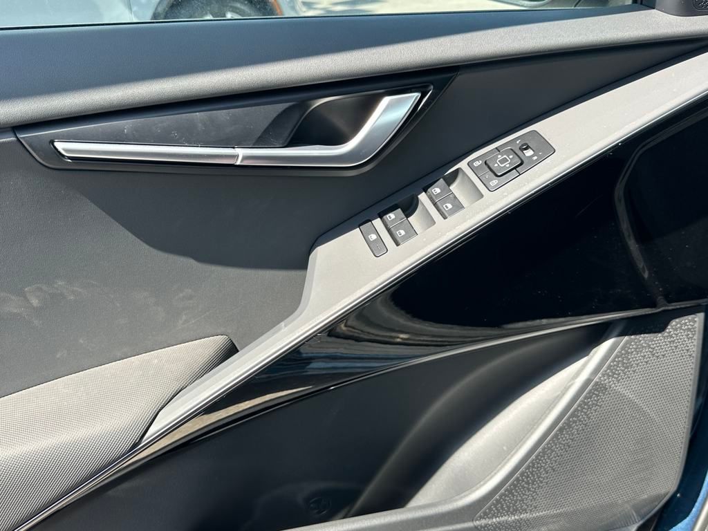 Vehicle image 10 of 35
