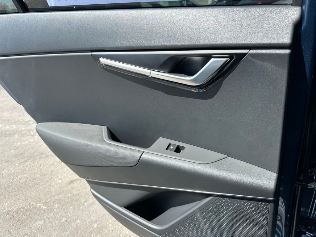 Vehicle image 14 of 35