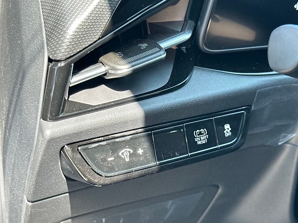 Vehicle image 12 of 35