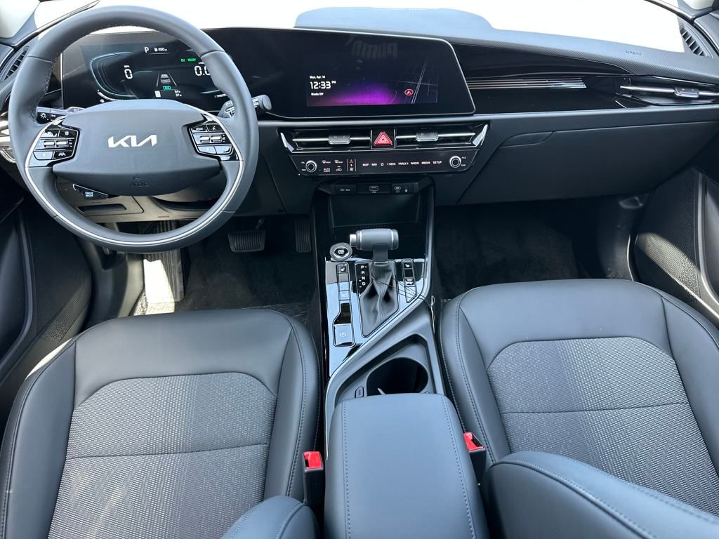 Vehicle image 16 of 35