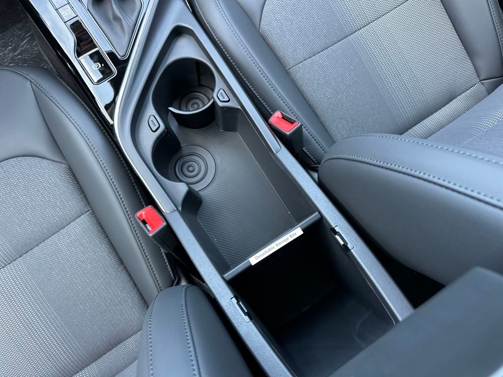 Vehicle image 27 of 35