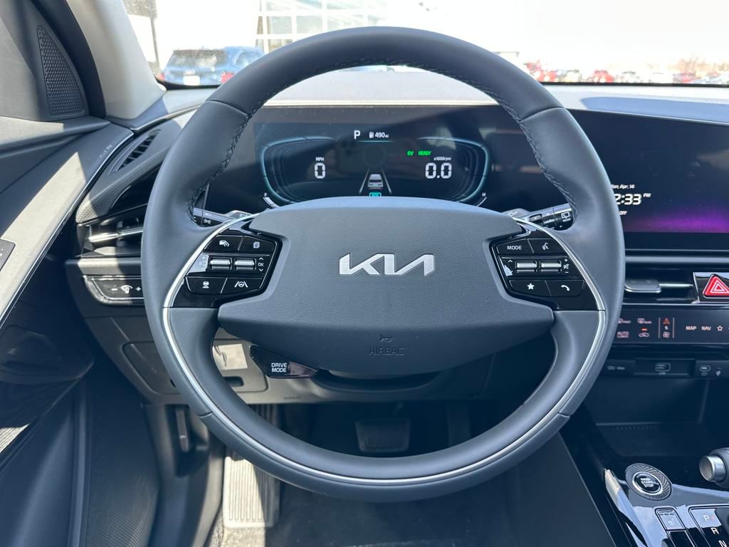 Vehicle image 17 of 35