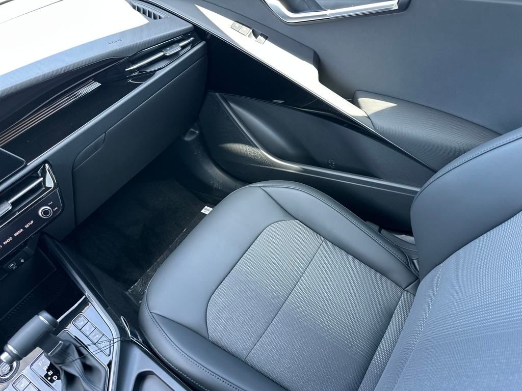 Vehicle image 25 of 35