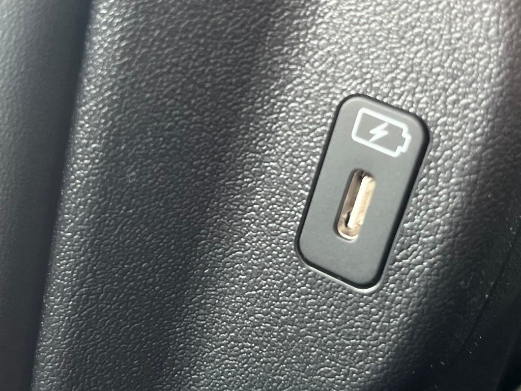 Vehicle image 33 of 35
