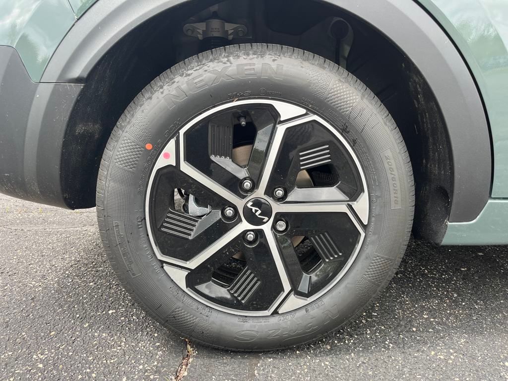 Vehicle image 12 of 35