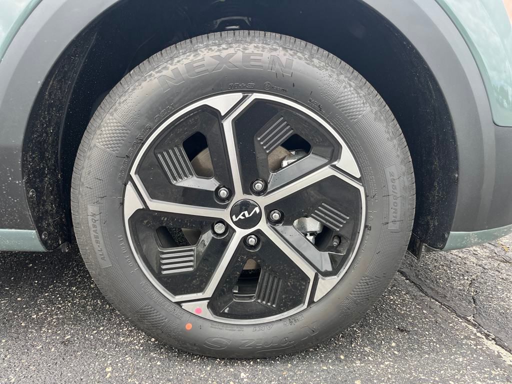 Vehicle image 11 of 35