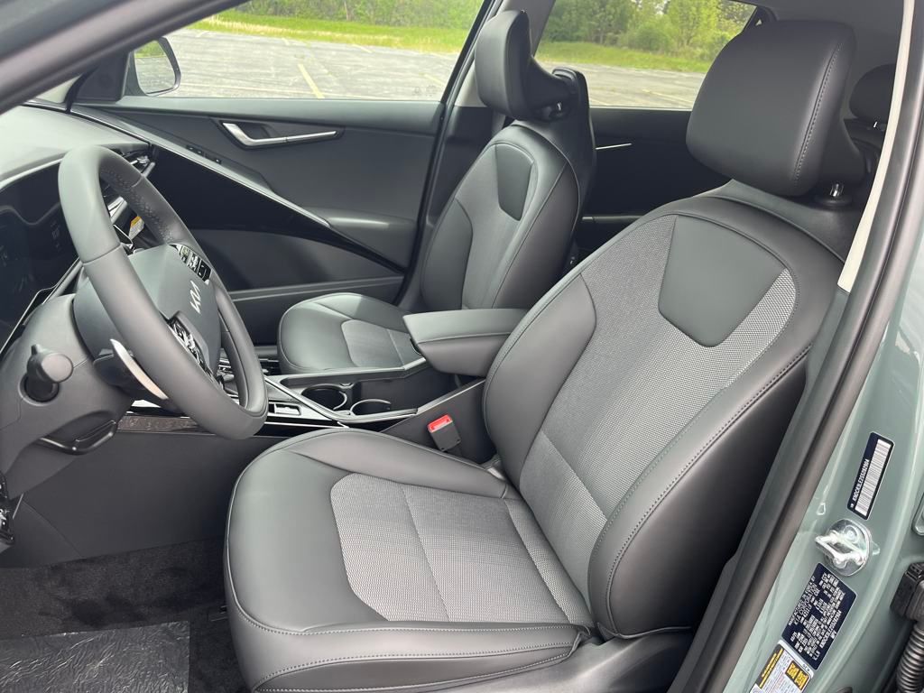 Vehicle image 13 of 35