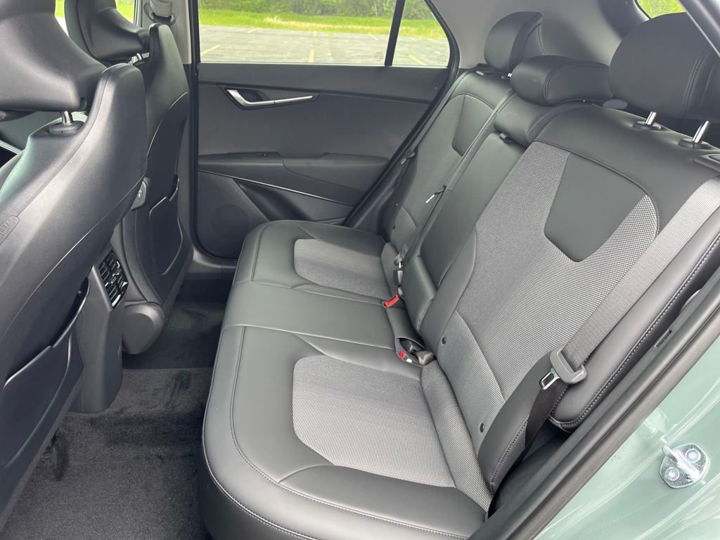 Vehicle image 14 of 35